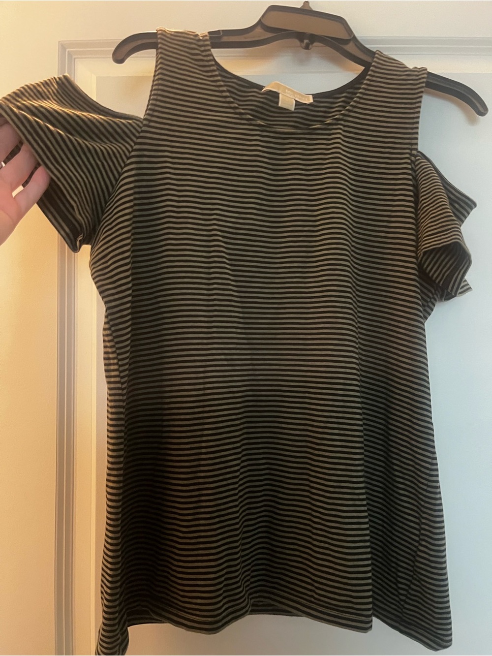 Set of 2 Michael Kors cold shoulder shirts Size Large - Picture 5 of 7